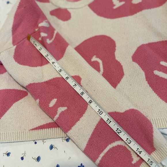 Moon & Madison Sz:M Cropped Pink Smiley Face Crew Neck Oversized Sweater. - Picture 5 of 13